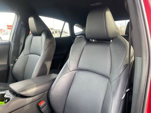 Used 2023 Toyota Venza Nightshade image 11