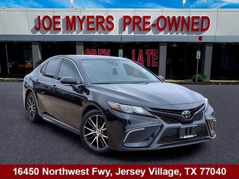 Used 2024 Toyota Camry SE FWD image 1