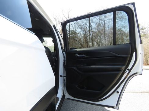 Used 2023 Jeep Grand Cherokee L Laredo image 15