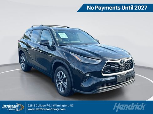 Used 2023 Toyota Highlander XLE AWD/4WD image 1