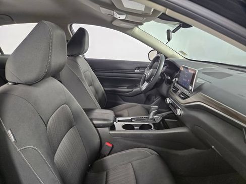 Used 2024 Nissan Altima 2.5 SV FWD image 15