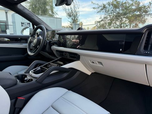 New 2026 Porsche Cayenne Turbo AWD/4WD image 25