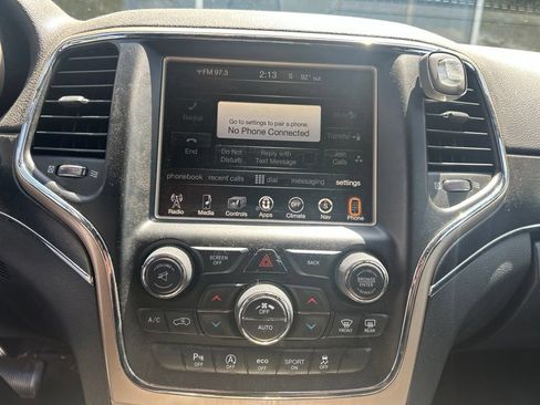 Used 2017 Jeep Grand Cherokee Limited AWD/4WD image 5