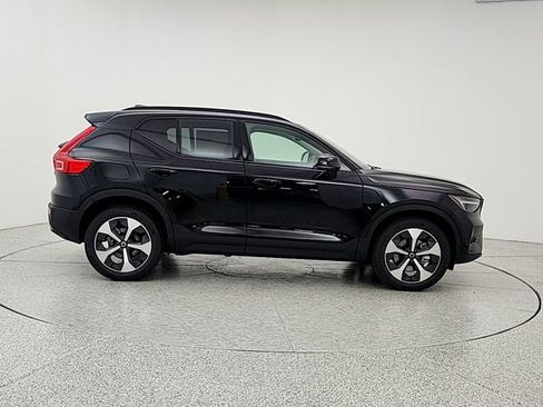 New 2026 Volvo XC40 B5 Plus w/ Climate Package AWD/4WD image 4