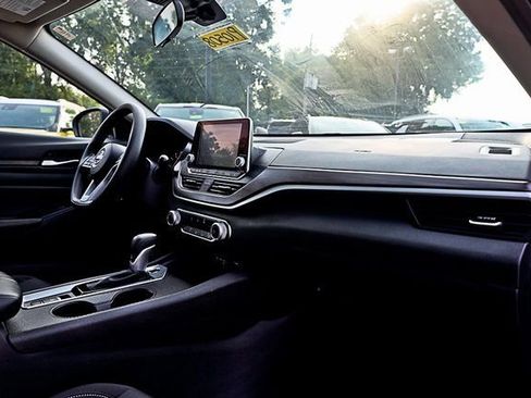 Used 2025 Nissan Altima 2.5 SV image 25