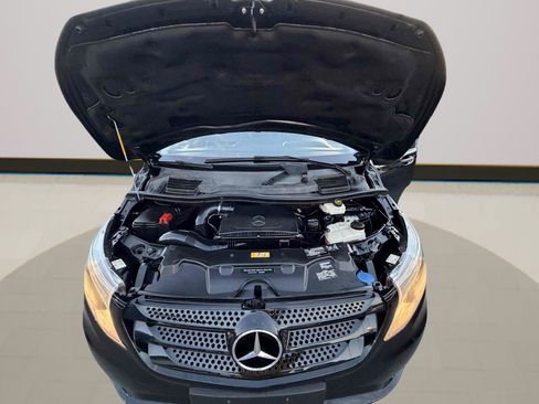 Used 2019 Mercedes-Benz Metris Passenger image 18