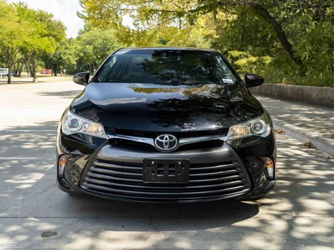 Used 2017 Toyota Camry LE FWD image 3