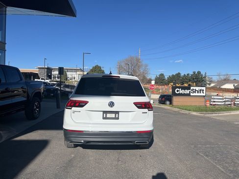 Used 2021 Volkswagen Tiguan SE w/ Panoramic Sunroof Package image 5