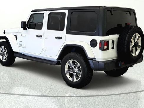 Used 2022 Jeep Wrangler Unlimited Sahara w/ Cold Weather Group AWD/4WD image 4