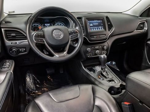 Used 2019 Jeep Cherokee Latitude Plus FWD image 7