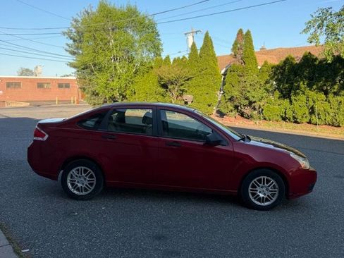 Used 2010 Ford Focus SE FWD image 7
