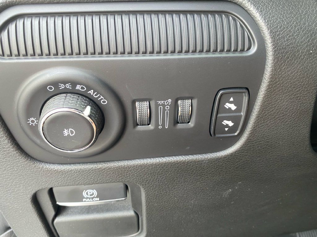 Used 2023 Jeep Wagoneer Series II RWD image 23