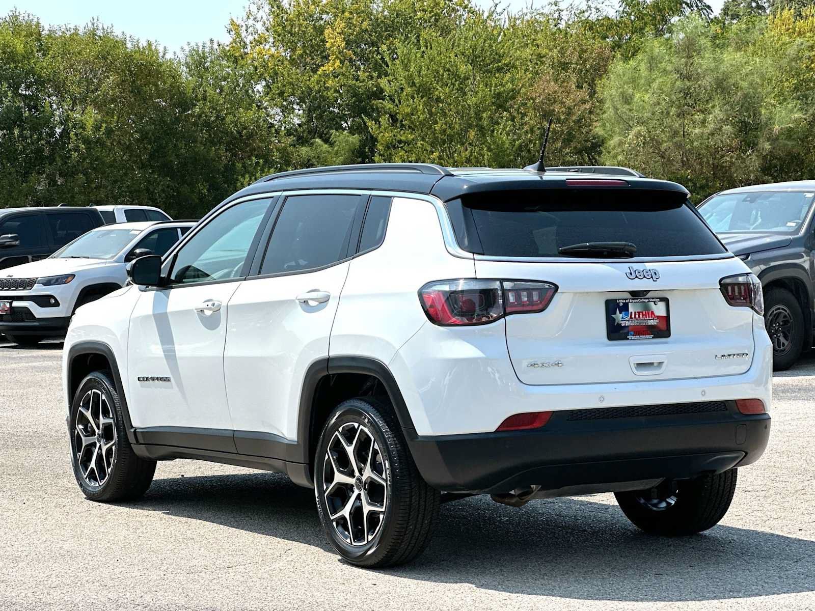 Used 2026 Jeep Compass Limited AWD/4WD image 13