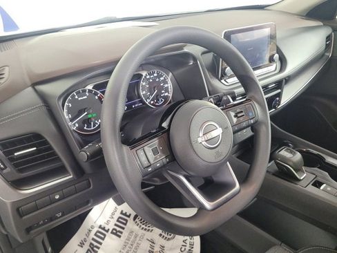 Used 2023 Nissan Rogue SV image 32