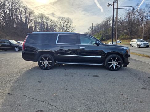Used 2015 Cadillac Escalade ESV Premium image 4