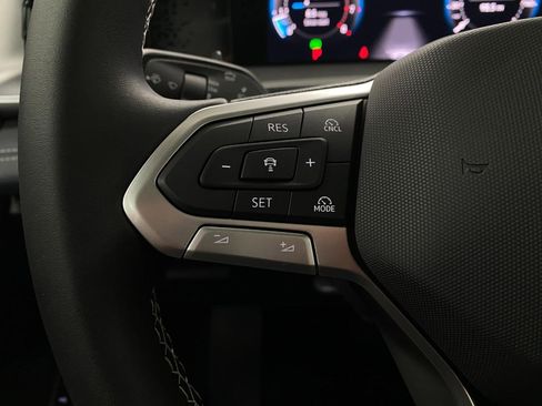 New 2025 Volkswagen Tiguan SE image 16