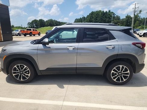Used 2024 Chevrolet TrailBlazer LT w/ Driver Confidence Package FWD image 5