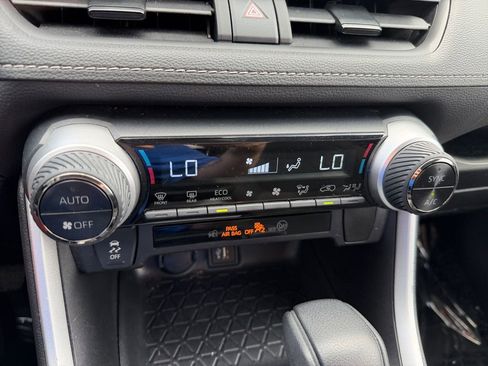 Used 2025 Toyota RAV4 LE image 20