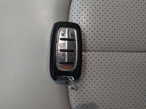 Used 2021 Chrysler Voyager Lxi image 32