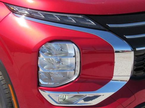 New 2026 Mitsubishi Outlander ES image 8