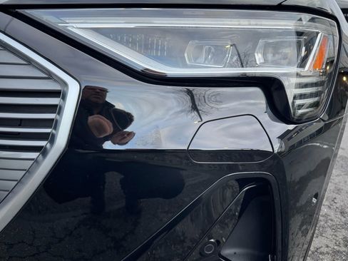 Used 2022 Audi e-tron Premium Plus image 13