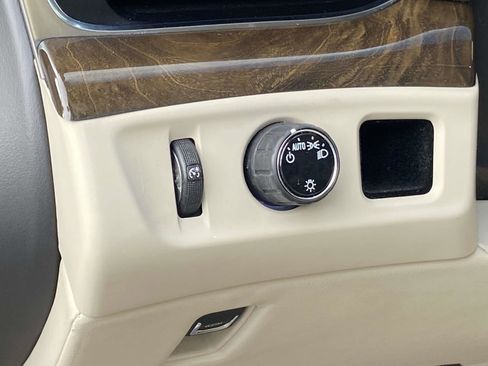 Used 2019 Cadillac Escalade Premium Luxury image 13