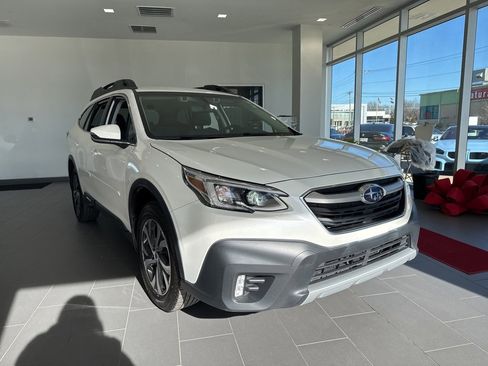 Used 2020 Subaru Outback Limited w/ Popular Package #2 image 2