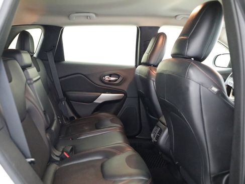 Used 2017 Jeep Cherokee Trailhawk w/ Cold Weather Group image 15