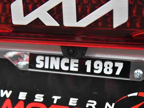 Used 2024 Kia Carnival LX image 41