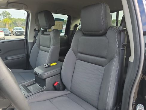 Used 2024 Nissan Frontier SV w/ SV Convenience Package image 18