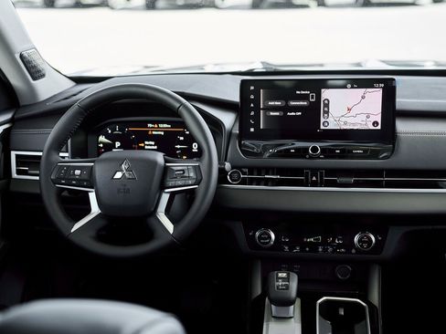 New 2026 Mitsubishi Outlander SE image 34