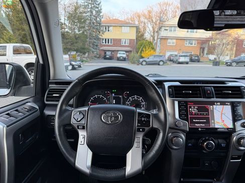 Used 2020 Toyota 4Runner SR5 AWD/4WD image 15
