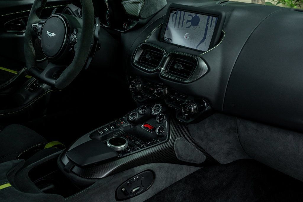 Used 2023 Aston Martin V8 Vantage Coupe RWD image 23