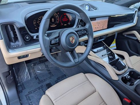 Certified 2026 Porsche Cayenne Coupe AWD/4WD image 4