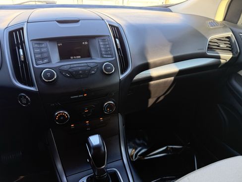 Used 2018 Ford Edge SE image 27