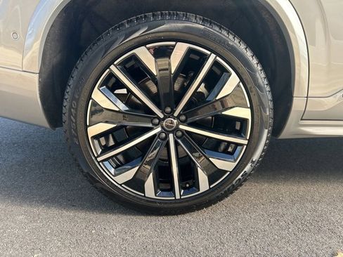 Certified 2025 Volvo XC90 B6 Plus image 9