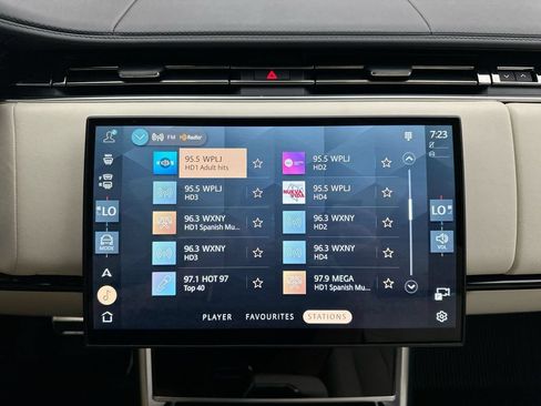 Used 2025 Land Rover Range Rover Autobiography AWD/4WD image 27