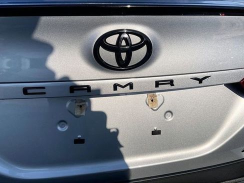 Used 2021 Toyota Camry SE image 8