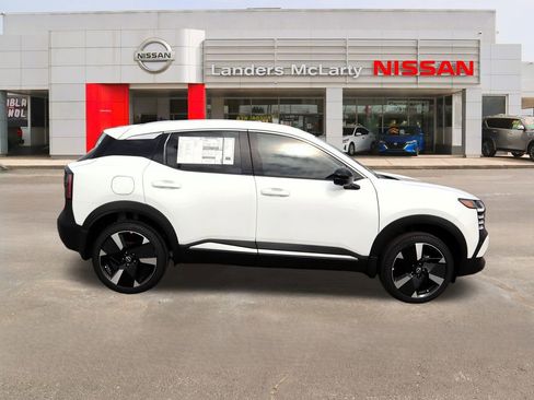 New 2026 Nissan Kicks SR w/ SR Premium Package image 2