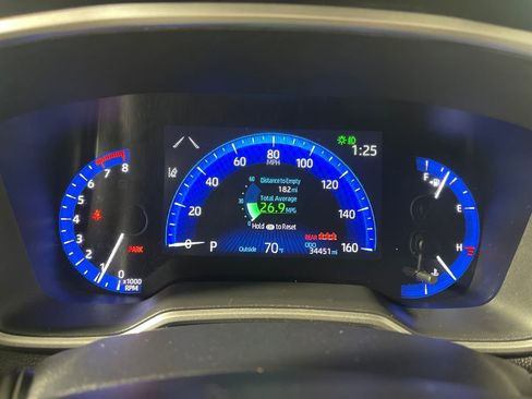 Certified 2022 Toyota Corolla Cross XLE image 18