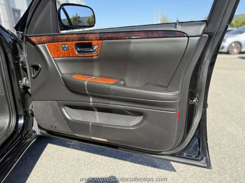 Used 2011 Cadillac DTS Premium image 32