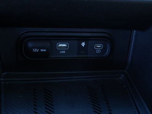 Used 2025 Kia Sportage SX image 11