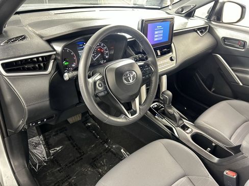 Used 2024 Toyota Corolla Cross SE w/ Moonroof Package image 11