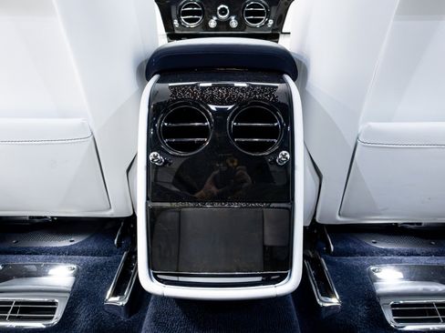 Used 2021 Rolls-Royce Phantom Sedan RWD image 40