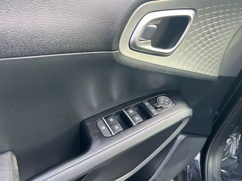 Used 2023 Kia Soul LX image 16