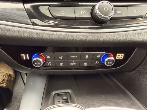 Used 2020 Buick Enclave Premium w/ Sun and Sites Package image 28