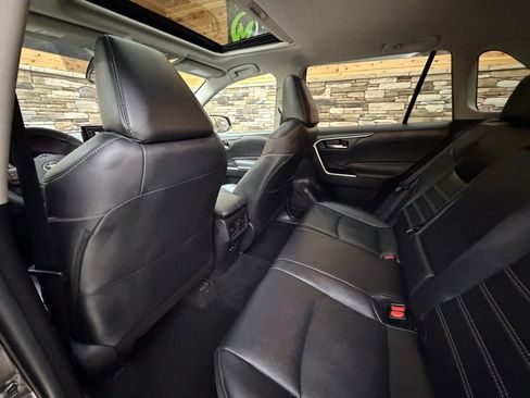 Used 2021 Toyota RAV4 XLE Premium AWD/4WD image 28