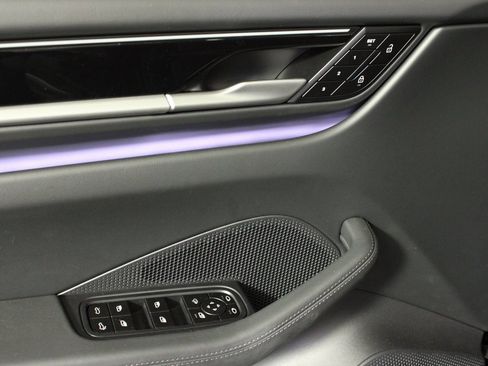 Used 2025 Porsche Macan Electric image 16