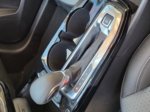 Used 2025 Chevrolet Trax LT w/ LT Convenience Package image 24