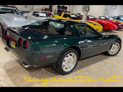 Used 1996 Chevrolet Corvette Coupe image 2
